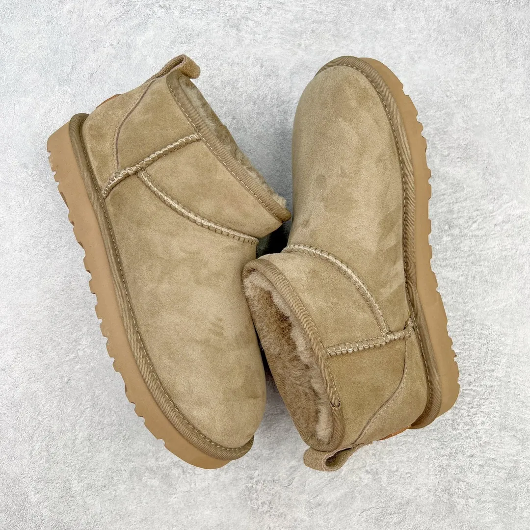 Pick up locally 💰520 UGG Zhou Dongyu's same style 6109 classic autumn and winter sheep fur integrated snow boots. All shoes are made from ZP. Longfeng A-grade Australian imported sheep fur integrated men's and women's boots. Brand OEM production line. Fully follow the ZP process. OEM original pattern maker. Adhering to the principle of no original shoes and no development selection. Pay attention to every detail. The most authentic version on the market TREADLITE "Light Wing" technology outsole Lightweight/durable/flexible/pile type [solemn after-sales commitment] If there are major quality problems such as degumming/broken bottom within one month, we will directly replace it with a new one for you! Size: 35 36 37 38 39 40 41 42 43 44 45 Coding: by2936050